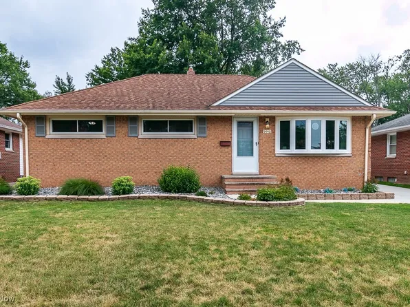 5440 Huron Rd, Lyndhurst, OH 44124