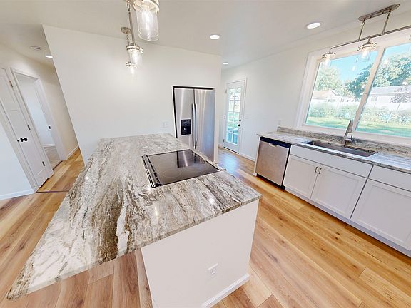5th image of 313 9th St SW