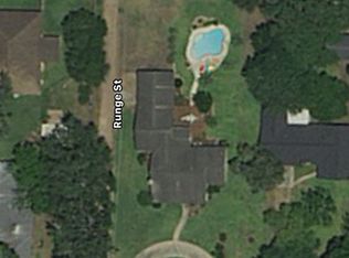 1306 Moss Ln, Cuero, TX 77954