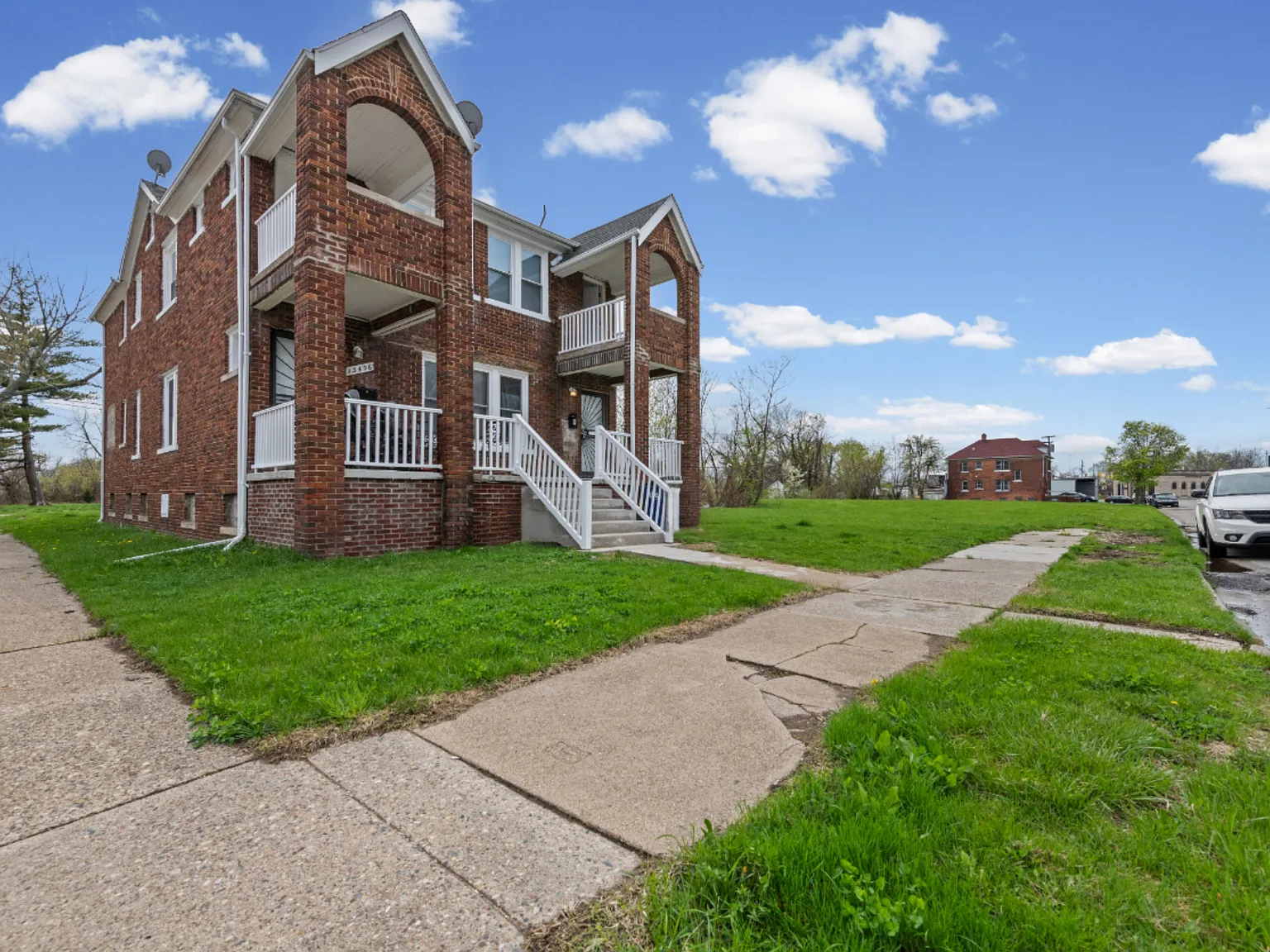 2 bed, 700 sqft, $1,100 — Photo 1