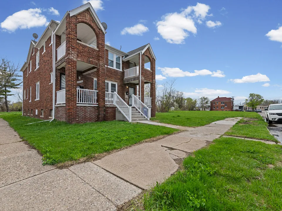 13496 Hazelridge St #2E