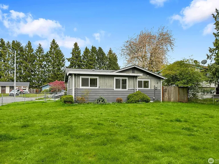 8901 Emerson Pl — Photo 16