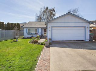 985 Beall Ln, Medford, OR 97502