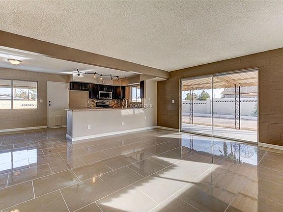 3rd image of 983 Laramore Dr