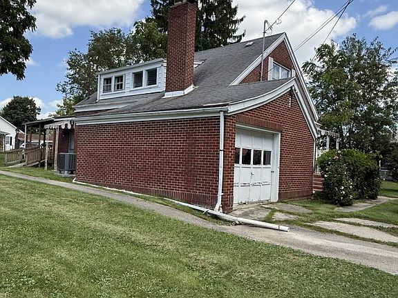 4th image of 103 Porter St