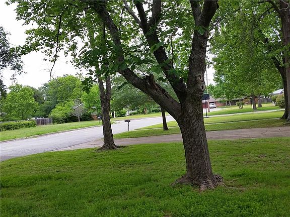 5th image of 2726 McCarley Dr