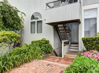 400 Noyac Rd APT B2, Southampton, NY 11968