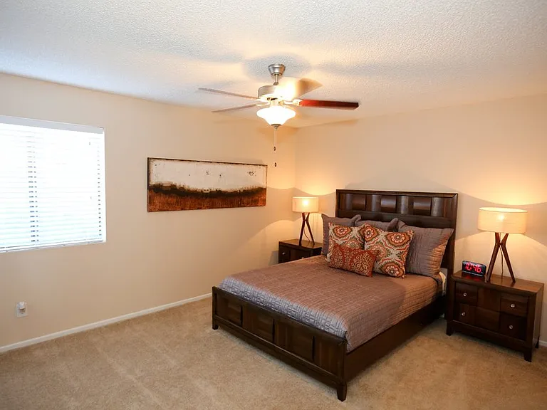 10134 W Mohawk Ln — Photo 7