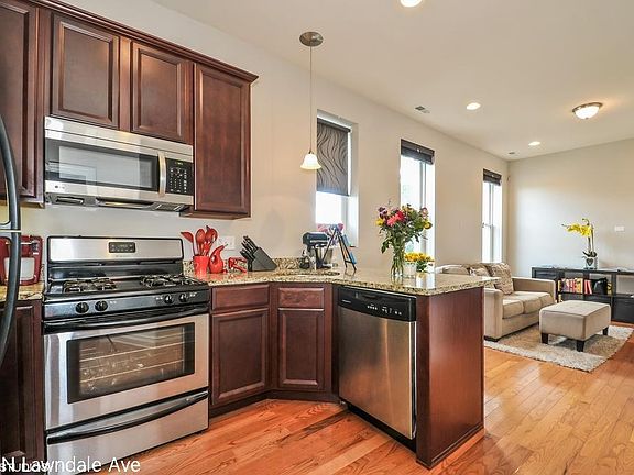 5th image of 1841 N Lawndale Ave #1323