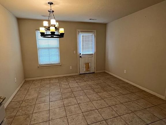 5th image of 906 Oakwood Ln #906