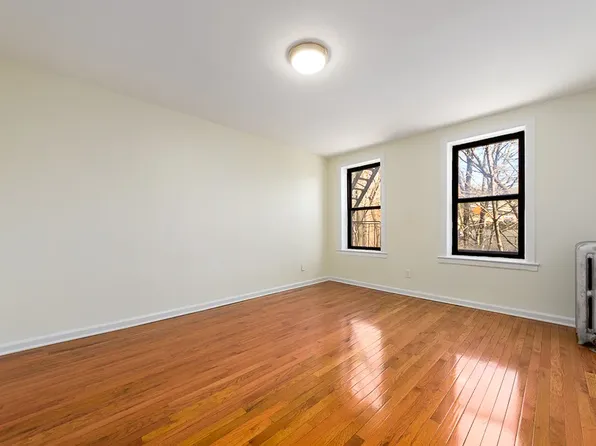 1326 Riverside Drive image 3 of 5