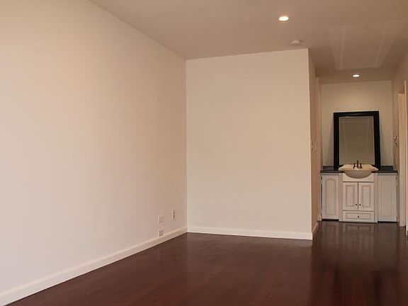 5th image of 357 Half Moon Ln APT 8