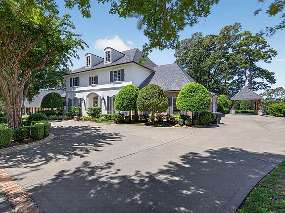 2nd image of 1074 Waters Edge Cir