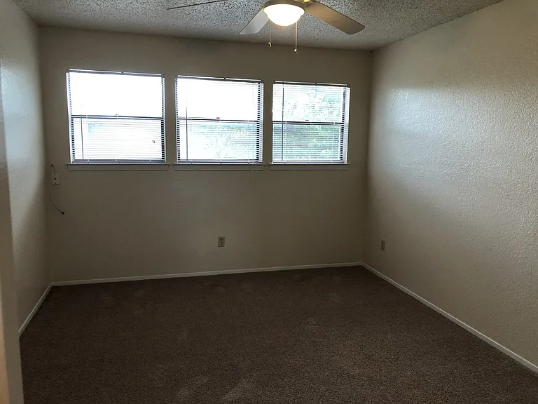 8300 Bradford Edward Cv #B — Photo 9