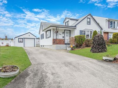 40 Mildred Place, North Babylon, NY, 11703