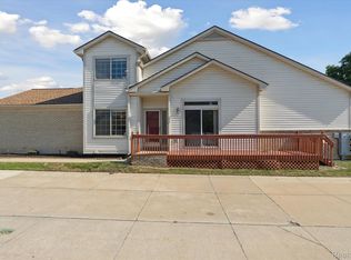 34082 Frank Dr, Sterling Heights, MI 48312