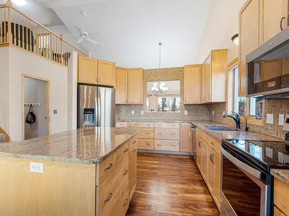 9805 34th Ave N, Plymouth, MN 55441