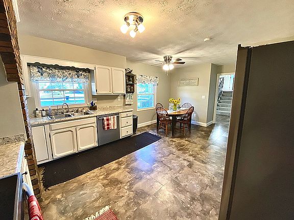 5th image of 2875 Southfield Dr