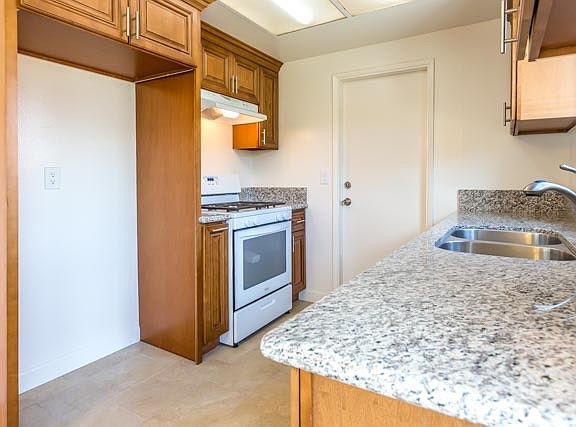 3rd image of 10541 Torrington Cir APT 3