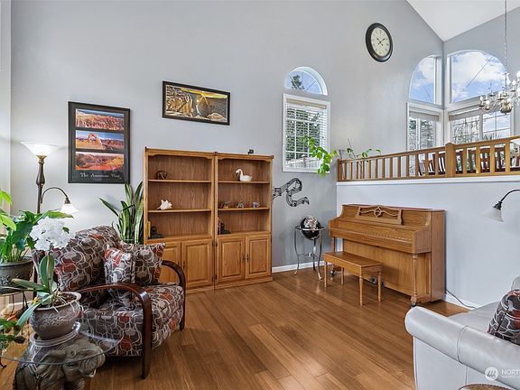 3rd image of 3202 30th Avenue SE