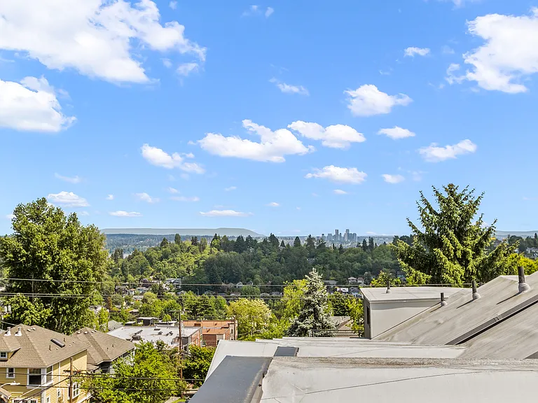 2327 E Denny Way — Photo 28
