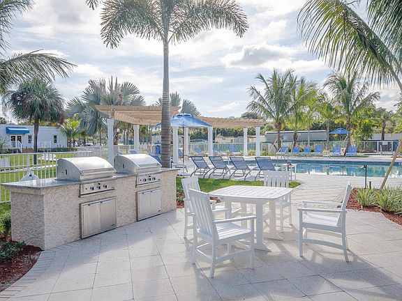 5th image of 631 Bay Colony Drive S #631