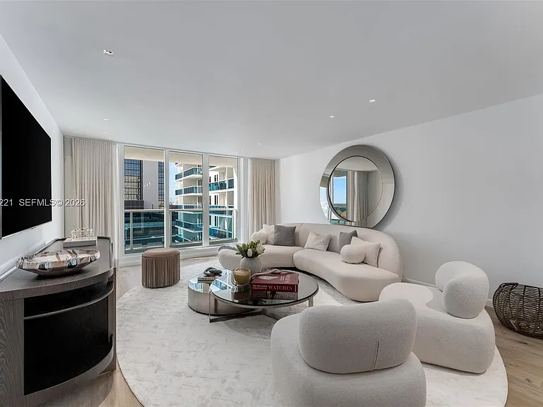 2301 Collins Ave #902 — Photo 2