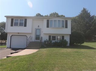 15 Divot Dr, Meriden, CT 06450