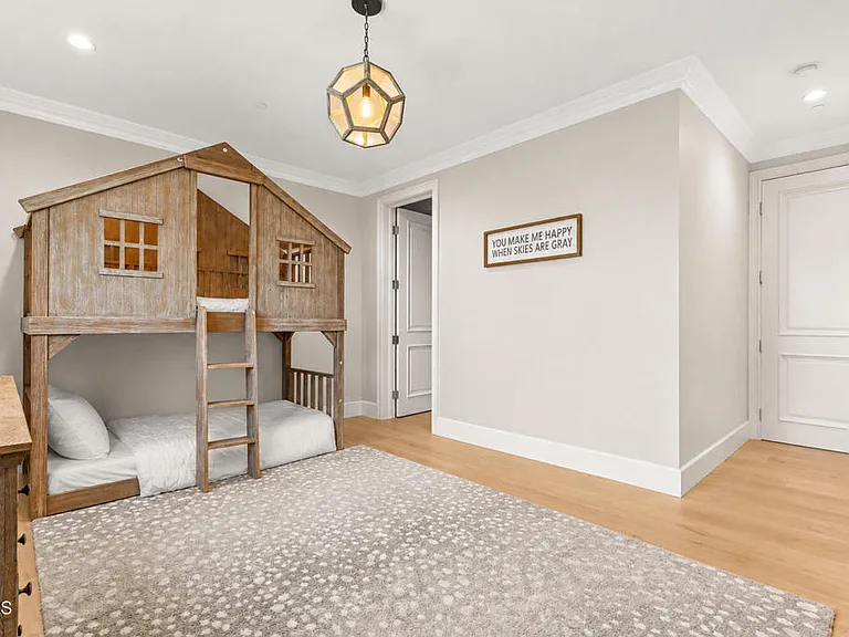 10331 Valley Spring Ln — Photo 33