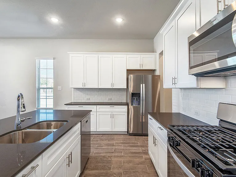 6298 Blythe Dr — Photo 10