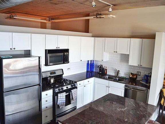 5th image of 1000 N Kingsbury St APT 705