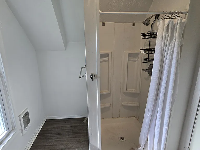 1374 E 115th St #3 — Photo 5