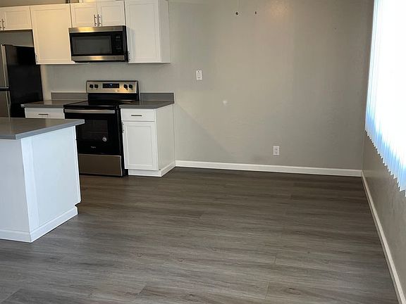 5th image of 923 Tamarack Ln APT 15