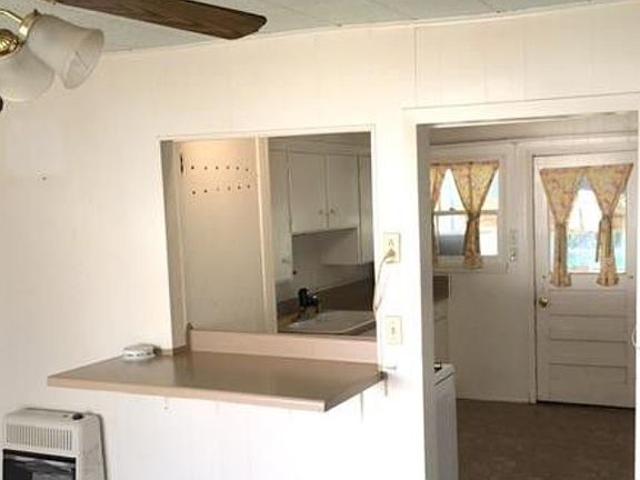 Dining/kitchen