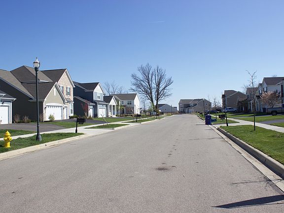 3rd image of 1080 Balmoral Dr E