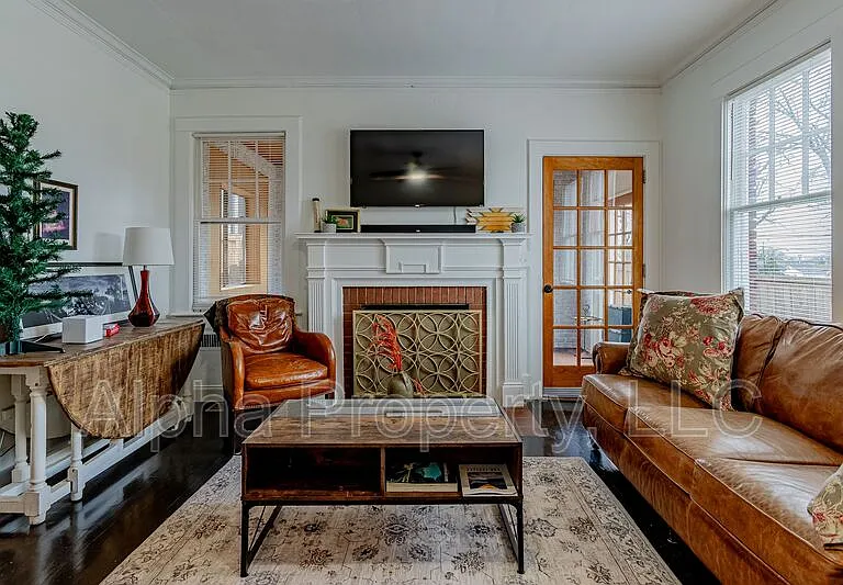 710 Augusta St — Photo 3