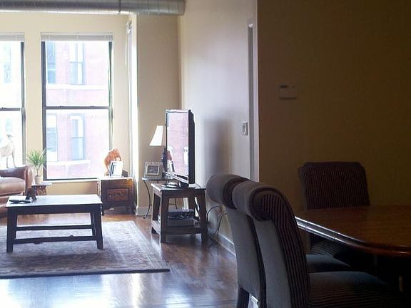 4th image of 1119 W Grand Ave #3