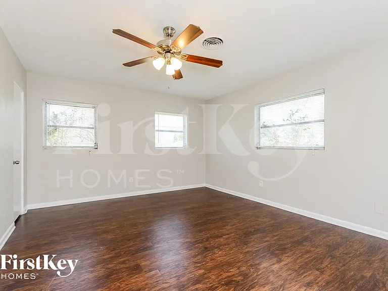 427 S Main St — Photo 8