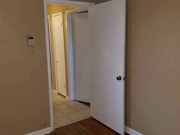 4th image of 1101 Hazel Dr