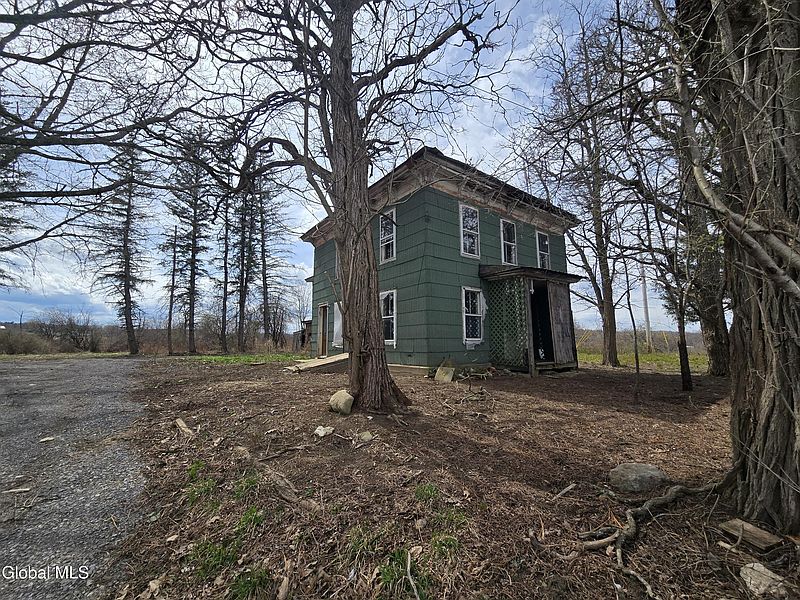 2nd image of 682 Darrow Road