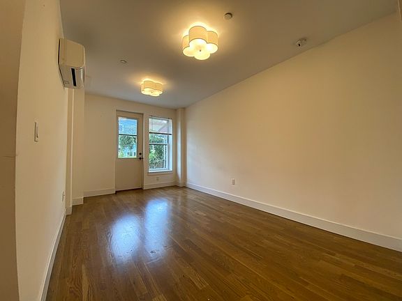 5th image of 1424 Hancock St #1F