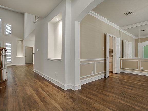 4th image of 1432 Parkwood Dr
