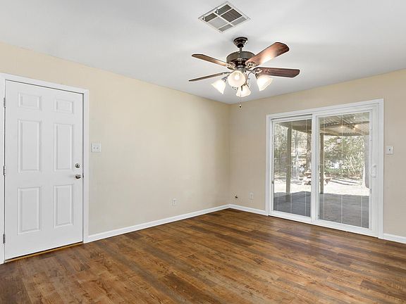 3rd image of 7811 Pecan Ln