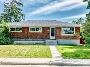 5620 W Buckthorn Rd NW, Calgary, AB T2K 2Y5