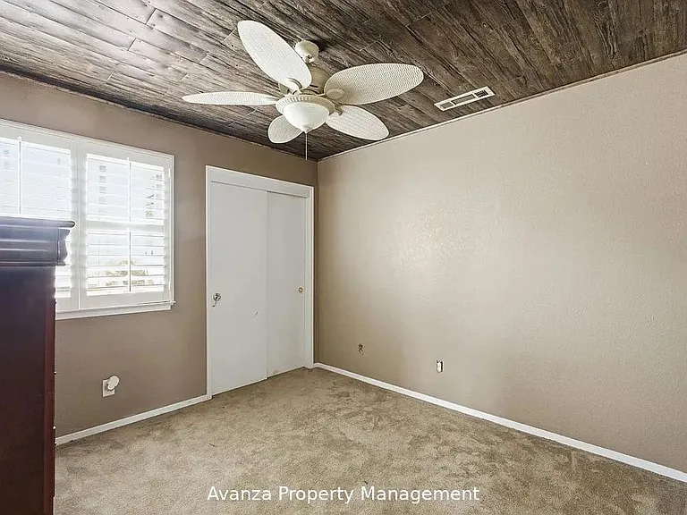 8735 N Cedar Ave — Photo 14