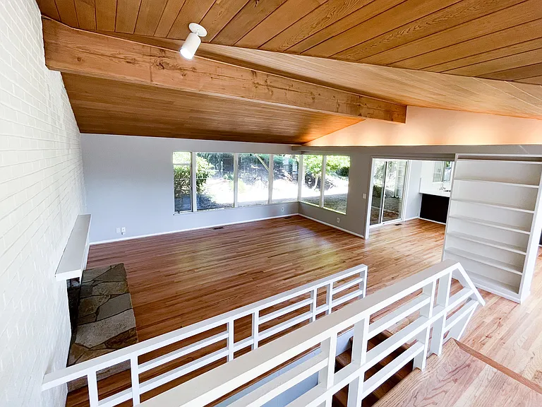9000 Lake Washington Blvd NE — Photo 2
