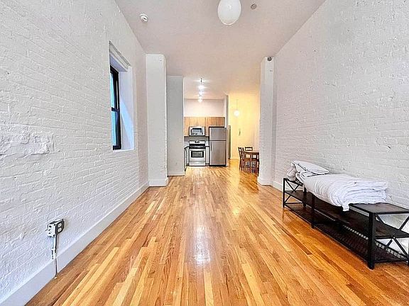 2nd image of 101 Jefferson Ave APT 1F