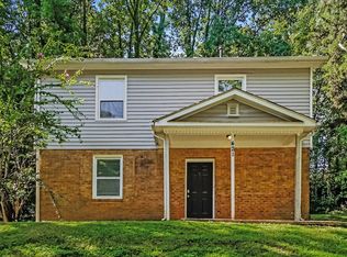 421 Whispering Pines Dr, Charlotte, NC 28217