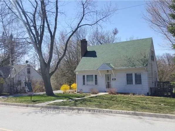 66 Roxborough Rd, Newmarket, ON L3Y 3L2