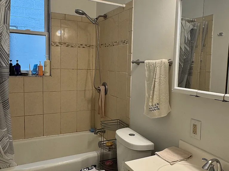 1038 S Oakley Blvd #3 — Photo 16